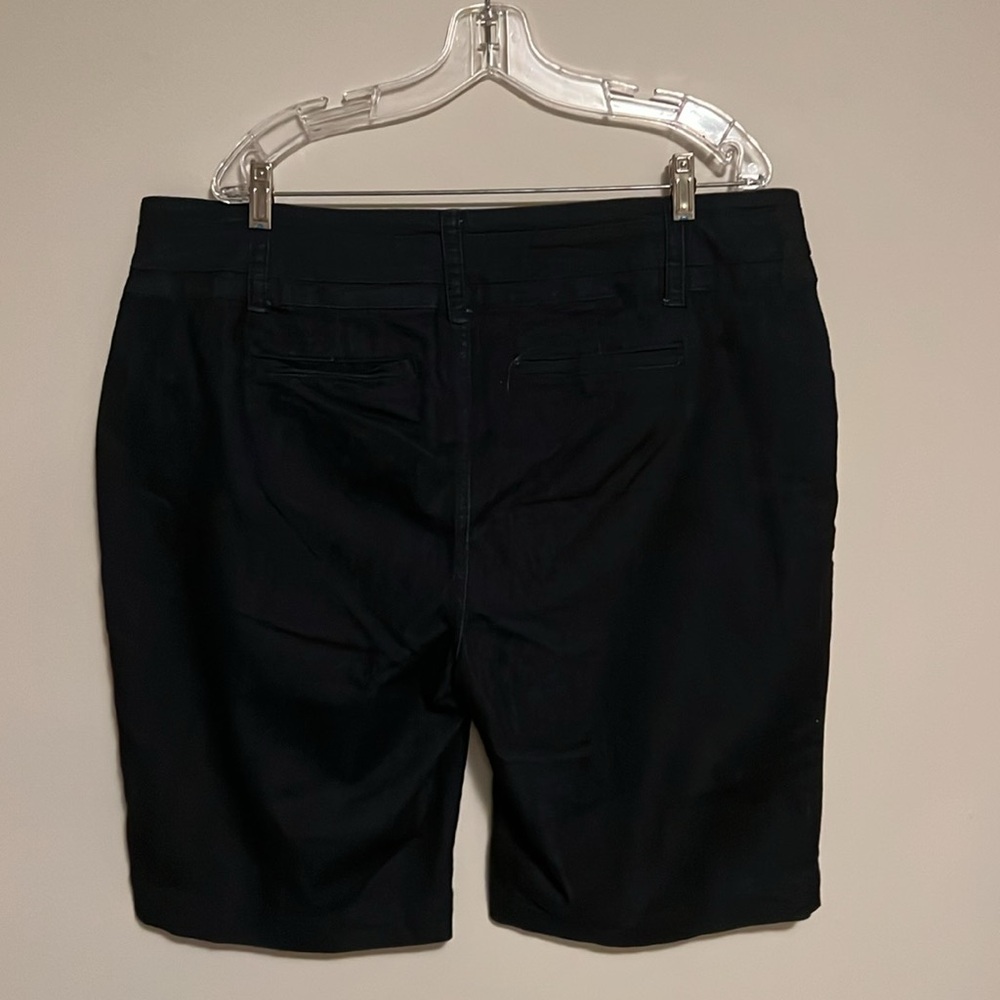 W62 Dark Blue -Size 18 Woman Signature Fit Shorts - Picture 2 of 8